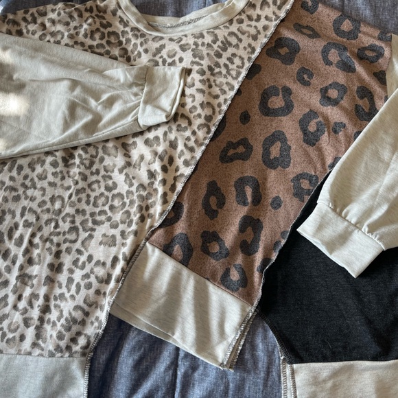 Leopard Colorblock Oversized  Medium Long sleeve Top - Picture 3 of 13